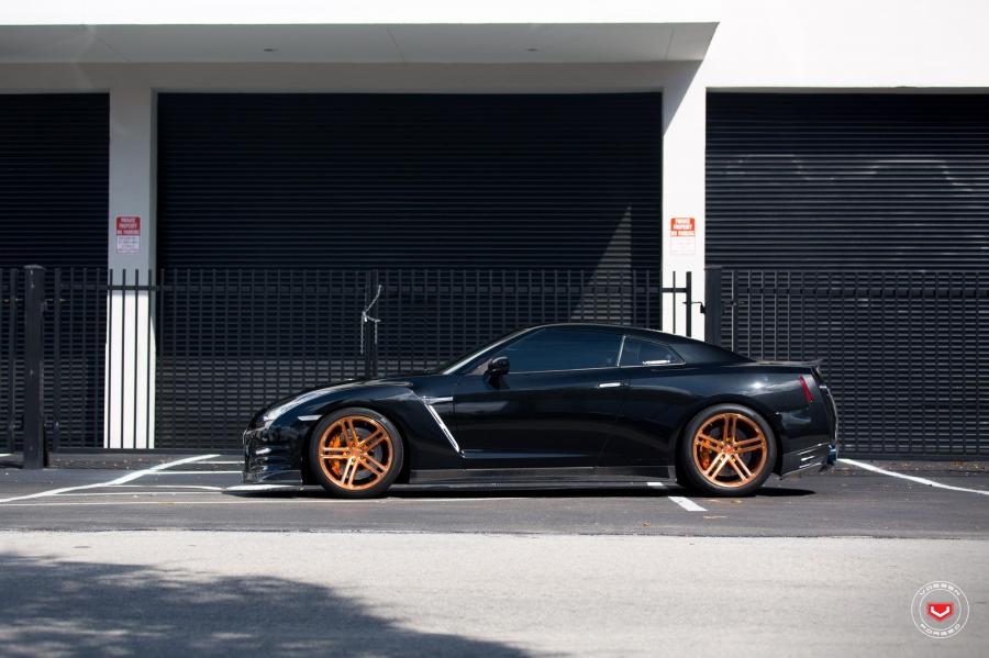  Nissan GT-R on Vossen Wheels (CG-202) 2017 года  (фото 12 из 51)